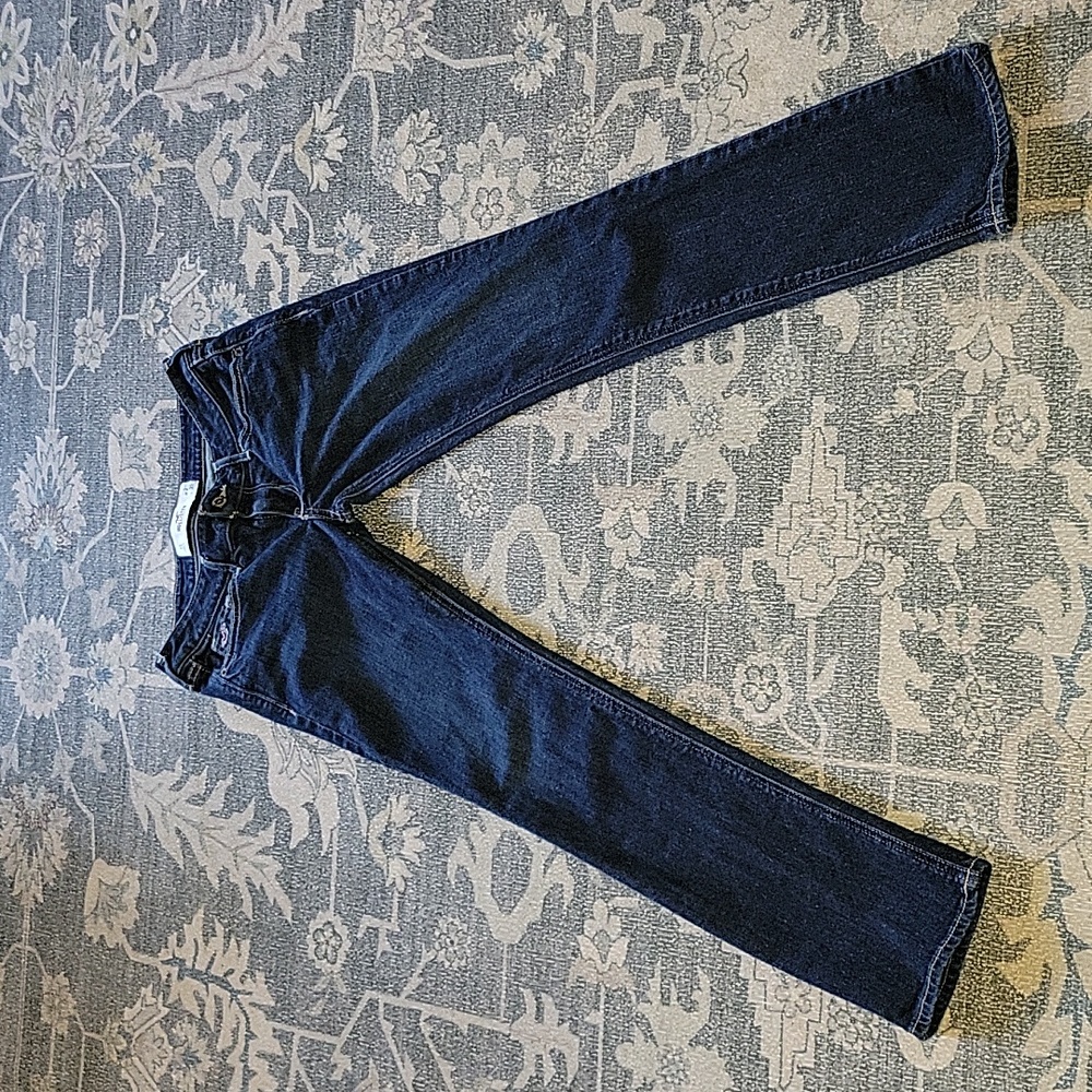 Hollister low-rise skinny jeans.